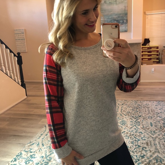 Last 1! SMALL Super Soft Plaid Sleeve Tunic - Picture 4 of 9